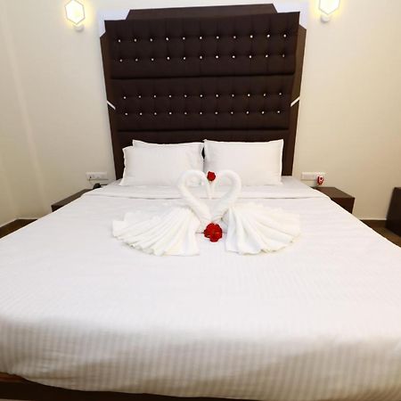 Hotel Cs Empire à Lakshmanpur Extérieur photo