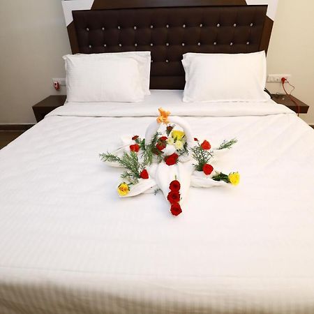 Hotel Cs Empire à Lakshmanpur Extérieur photo