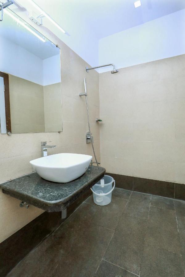 Hotel Cs Empire à Lakshmanpur Extérieur photo