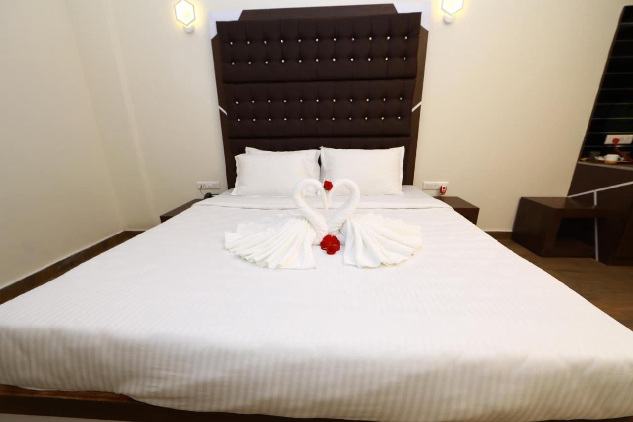 Hotel Cs Empire à Lakshmanpur Extérieur photo