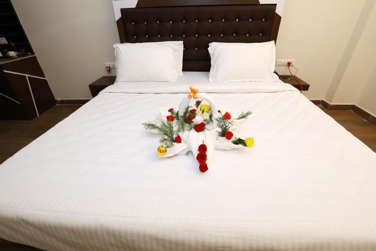 Hotel Cs Empire à Lakshmanpur Extérieur photo