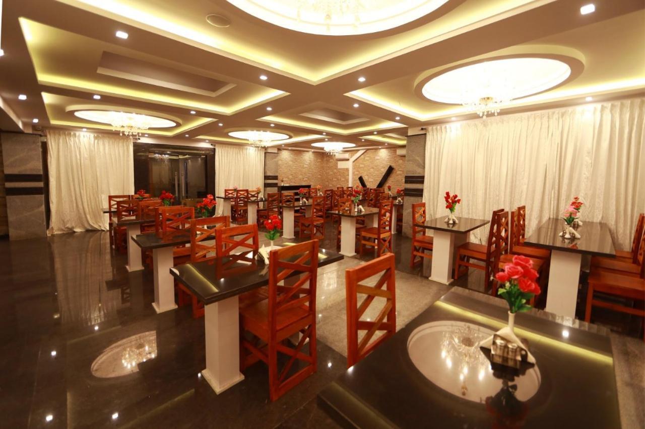 Hotel Cs Empire à Lakshmanpur Extérieur photo