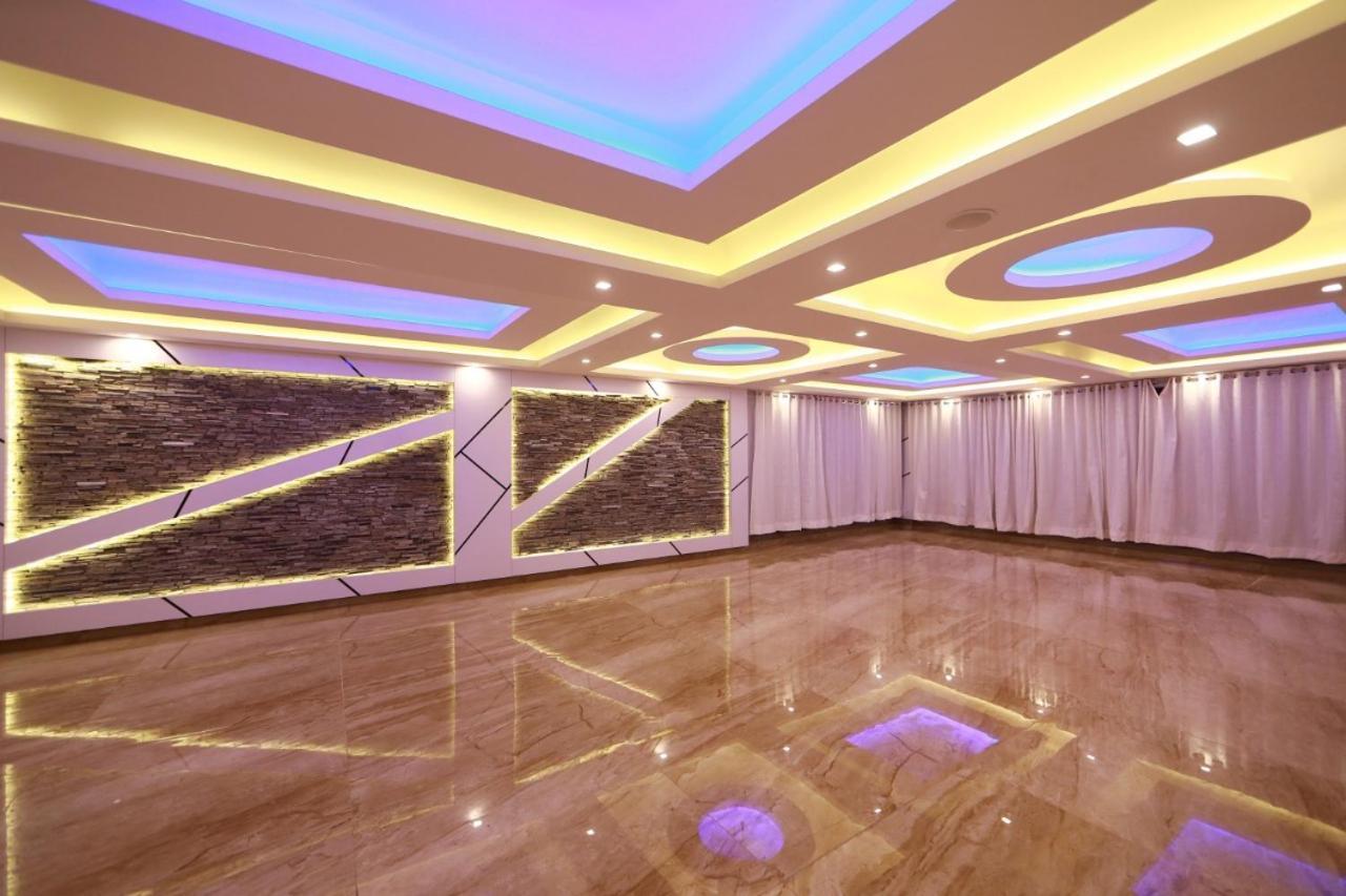 Hotel Cs Empire à Lakshmanpur Extérieur photo