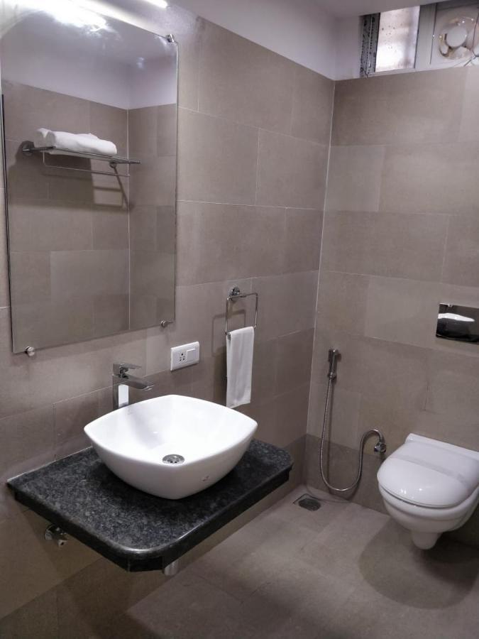 Hotel Cs Empire à Lakshmanpur Extérieur photo