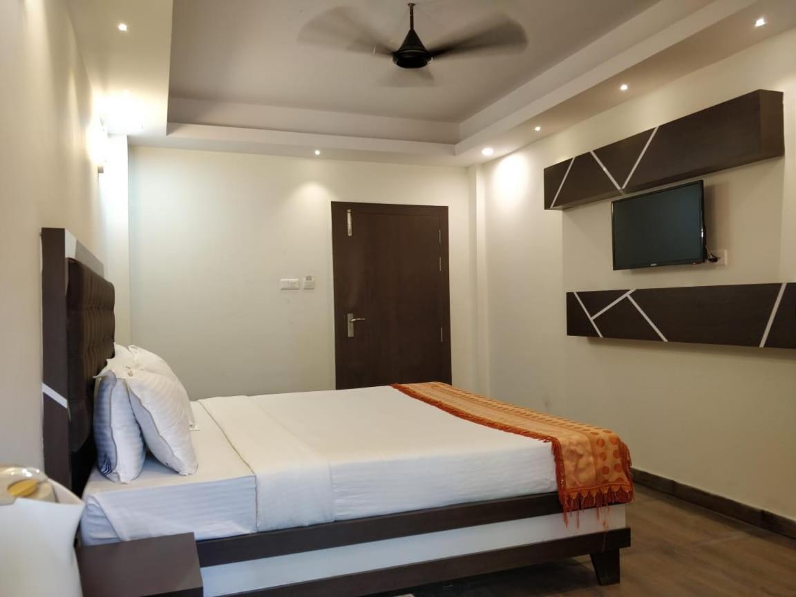 Hotel Cs Empire à Lakshmanpur Extérieur photo